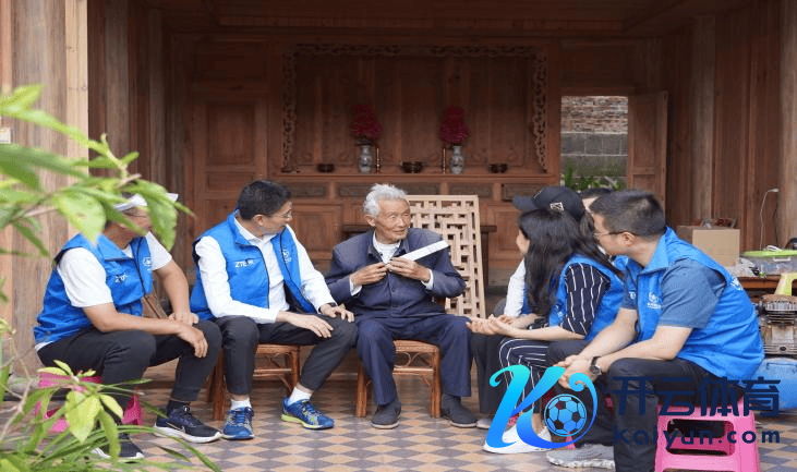 （中兴通讯志愿者看望抗战老兵）