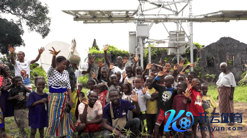 （中兴通讯与Orange利比里亚共同成立偏远农村辘集现场）